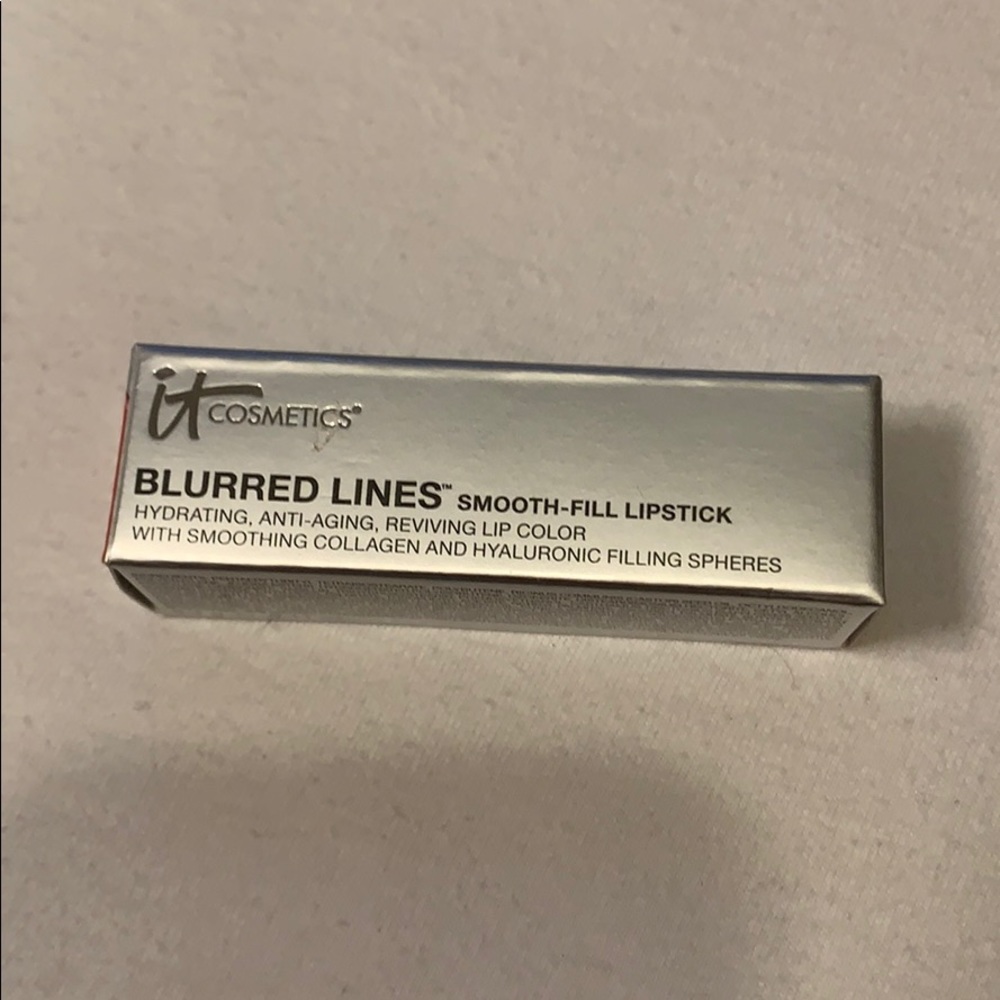 It cosmetics Blurred lines smooth fill lipstick